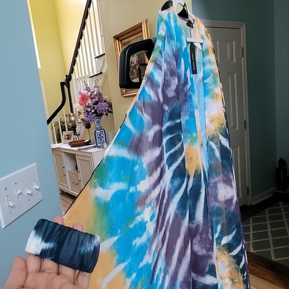 Tie Dye Cover Up with Wrist Band One Size - Picture 4 of 9